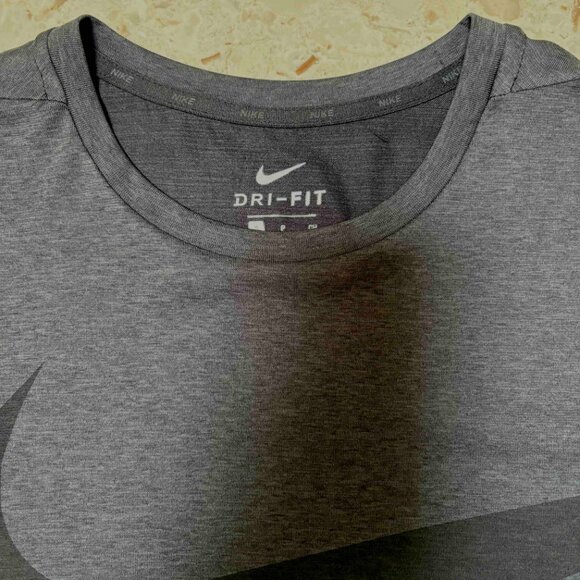 2 Nike Dri-Fit Breathe Swoosh Graphic T-Shirts - Men's Small - Picture 3 of 15